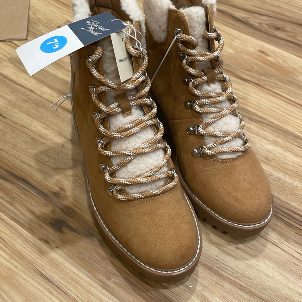 Brand new never worn 7 1/2 boots